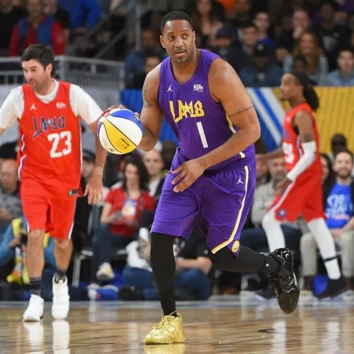 群使得整体 群使得整体